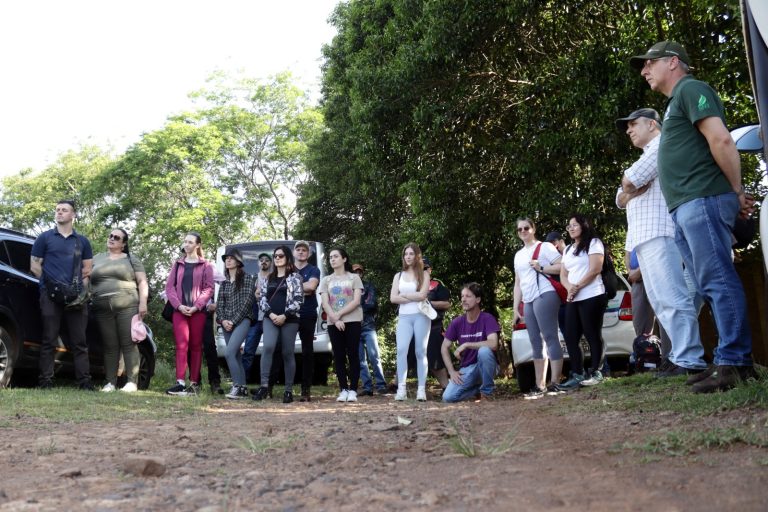 Projeto Mata Ciliar proporciona aula prática a estudantes da Universidade Federal da Fronteira Sul