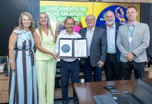 Santa Catarina lança selo Pessoa com Autismo a Bordo com distribuição gratuita