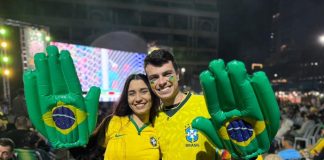 Torcida lota Praça da Paz em Itapema para estreia do Brasil na Copa do Mundo