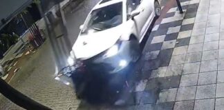 Médica invade rua estratégica na contramão, derruba estruturas e causa interdição em cidade de SC