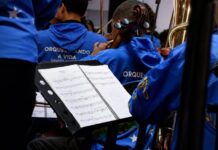 Orquestrando a Vida encanta comunidade estudantil de Porto Belo com apresentação no Palco das Artes