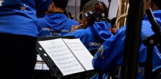 Orquestrando a Vida encanta comunidade estudantil de Porto Belo com apresentação no Palco das Artes